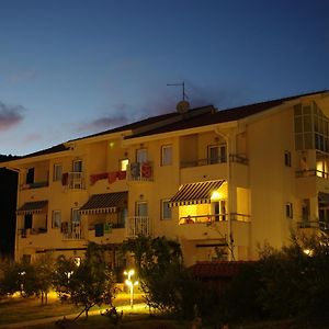 Hotel Zlatni Lav